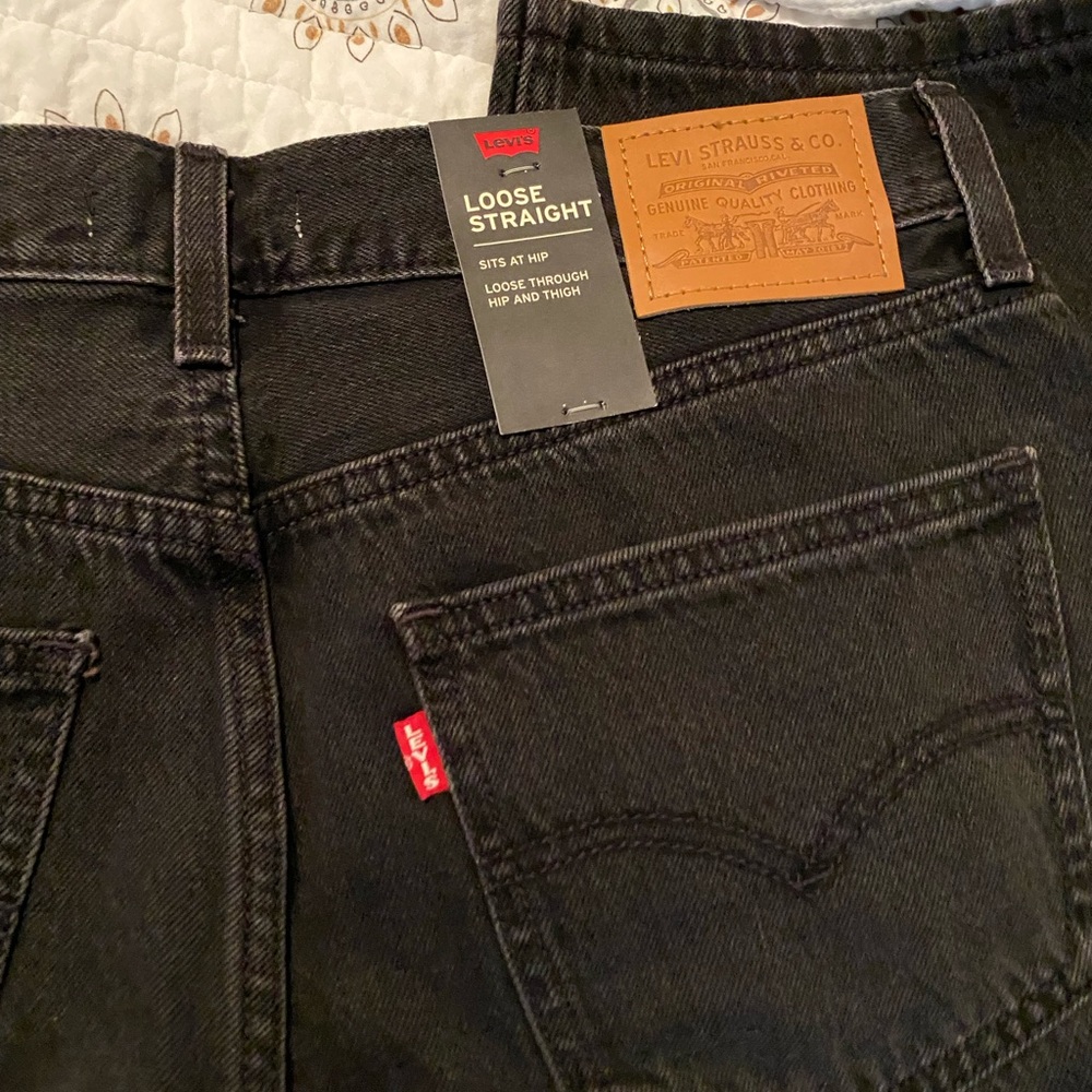 Women’s premium Levi’s - Picture 2 of 4